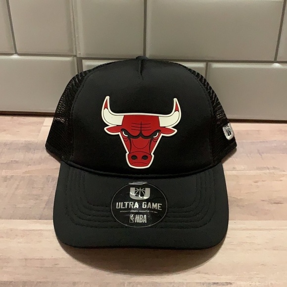 Chicago Bulls Ultra Game SnapBack Trucker Hat NWT - Picture 1 of 6